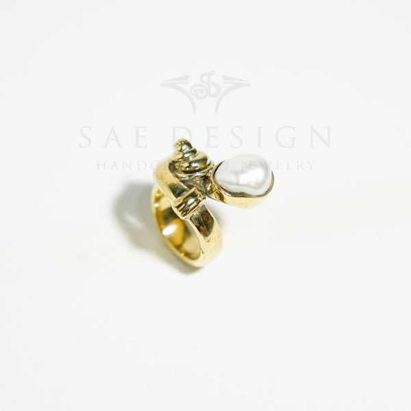 Ice Kiss Ring