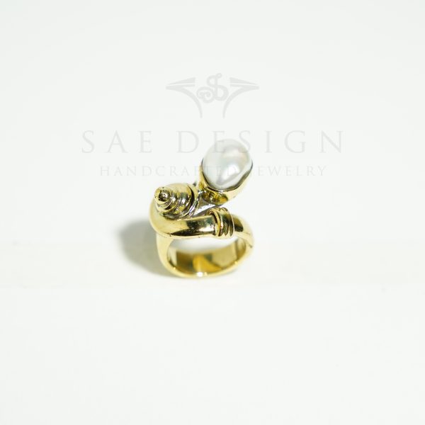 Ice Kiss Ring