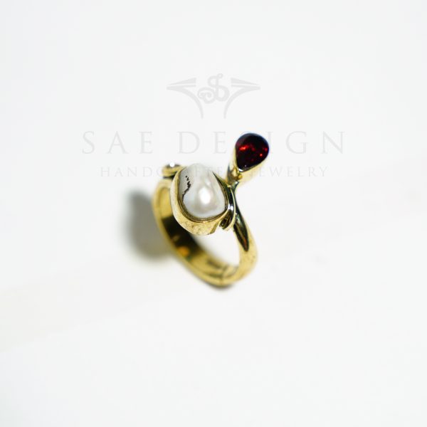 Bound by Light Ring